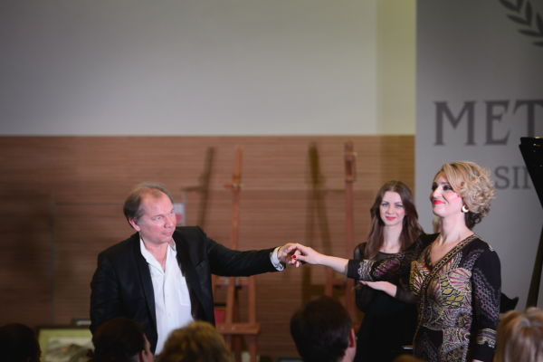 Юрий Розум подарил гостям блестящее исполнение произведений Шопена, Чайковского, Бетховена совместно с оперной певицей Катериной Миной.
